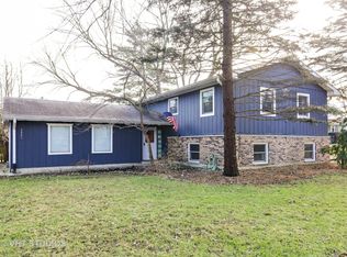 5001 High Line Rd, Crystal Lake, IL 60012