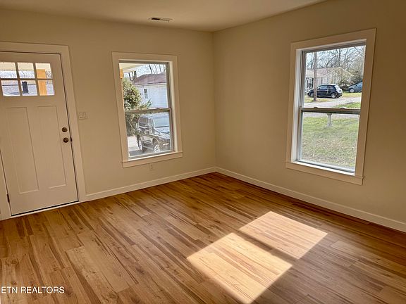 4th image of 1607 Berry Rd