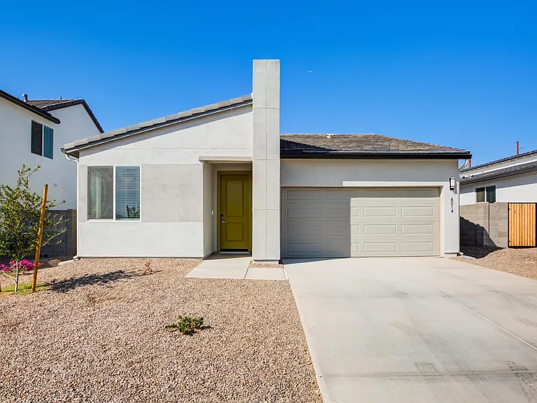 6326 S 47th Dr — Photo 2
