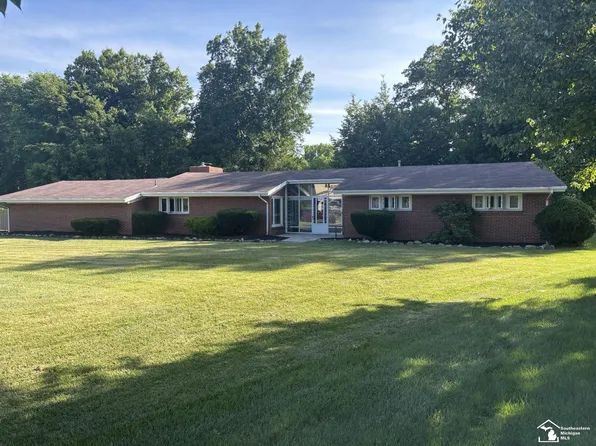 3265 Edgevale Dr, Lambertville, MI 48144