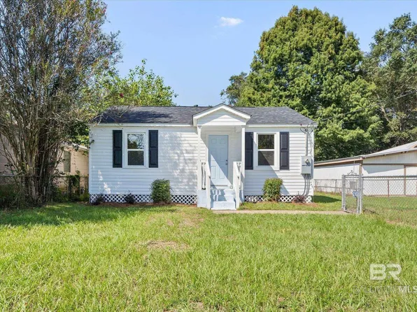 458 4th Ave, Chickasaw, AL 36611