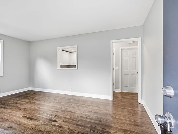 4th image of 62 Peachtree St