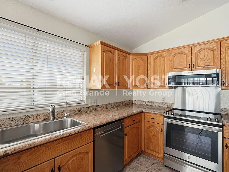 2094 N Sweetwater Dr — Photo 5