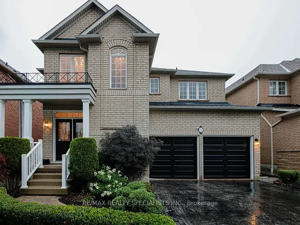 7 Kingspoint Cir, Hamilton, ON L8E 6C5