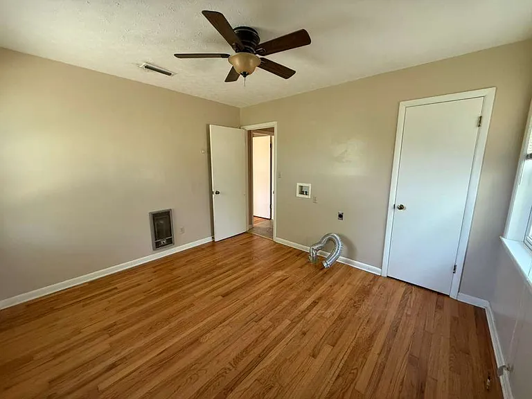 1439 Peacock Rd — Photo 17