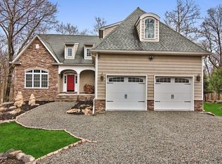 116 Perch Rd, Lackawaxen, PA 18435