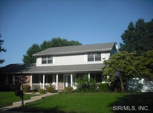 401 Lotus Dr, Swansea, IL