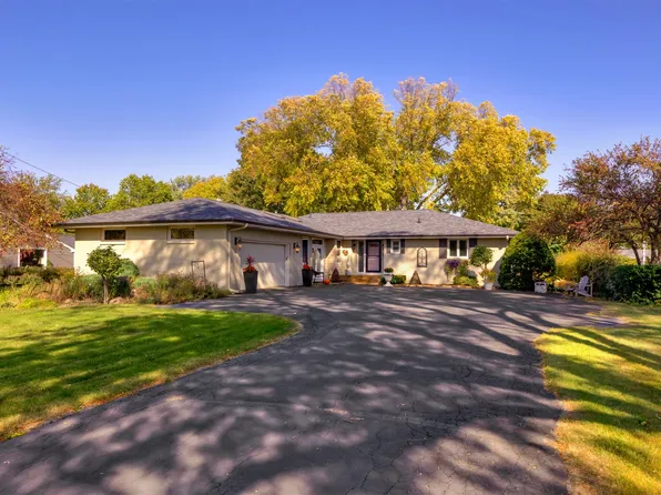 1409 Ashworth Rd, West Des Moines, IA 50265