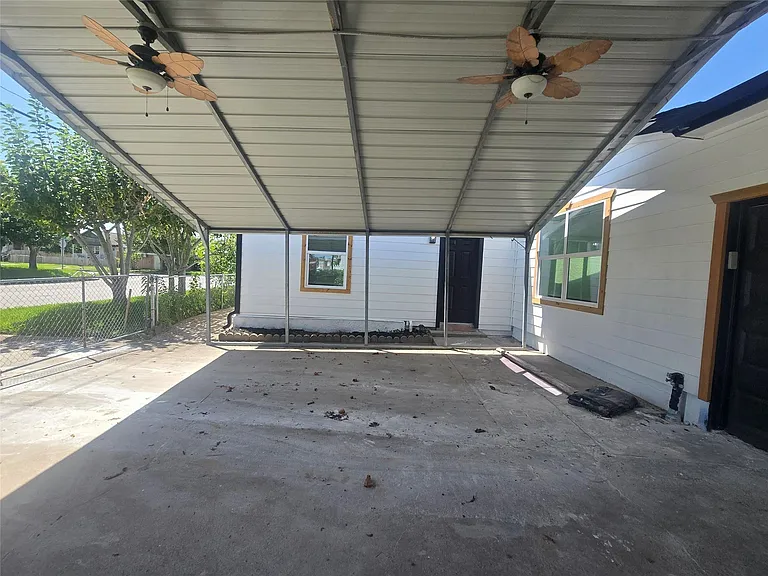 5102 Avenue L — Photo 35