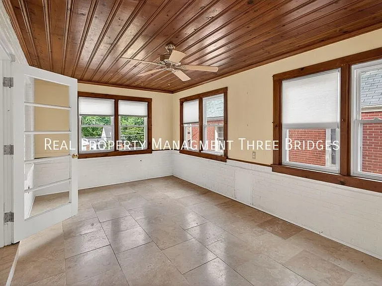 130 S Barat Ave — Photo 16