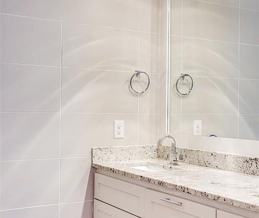 3rd image of 1931 Euclid Ave #3