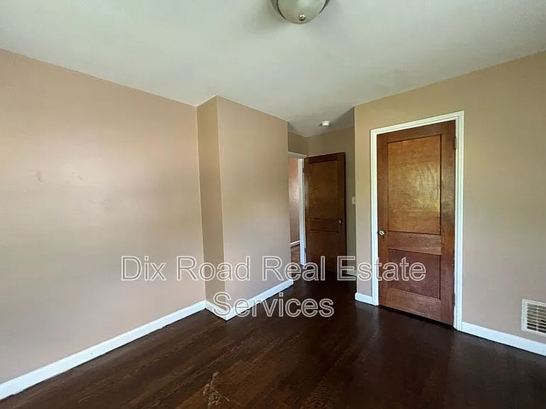 1927 Burroughs Dr — Photo 26