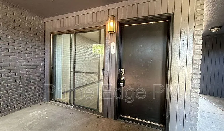 1121 N 28th St #6 — Photo 6