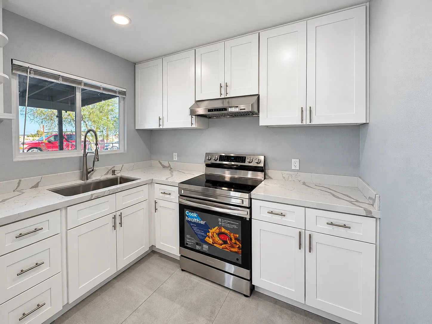 2 bed, 864 sqft, $1,600 — Photo 2