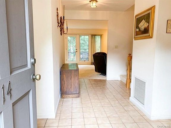 3rd image of 14 Old Mill Ln