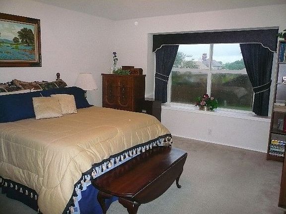 5th image of 1003 Clear Lake Ln