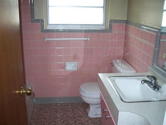 2nd image of 1609 Saxon Ave