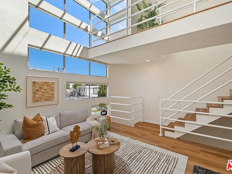 821 Bay St #C1 — Photo 3