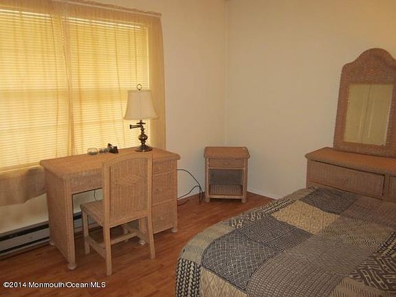 3rd image of 957A Aberdeen Dr