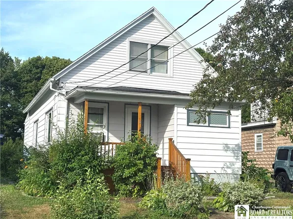 11 Elm St, Silver Creek, NY 14136