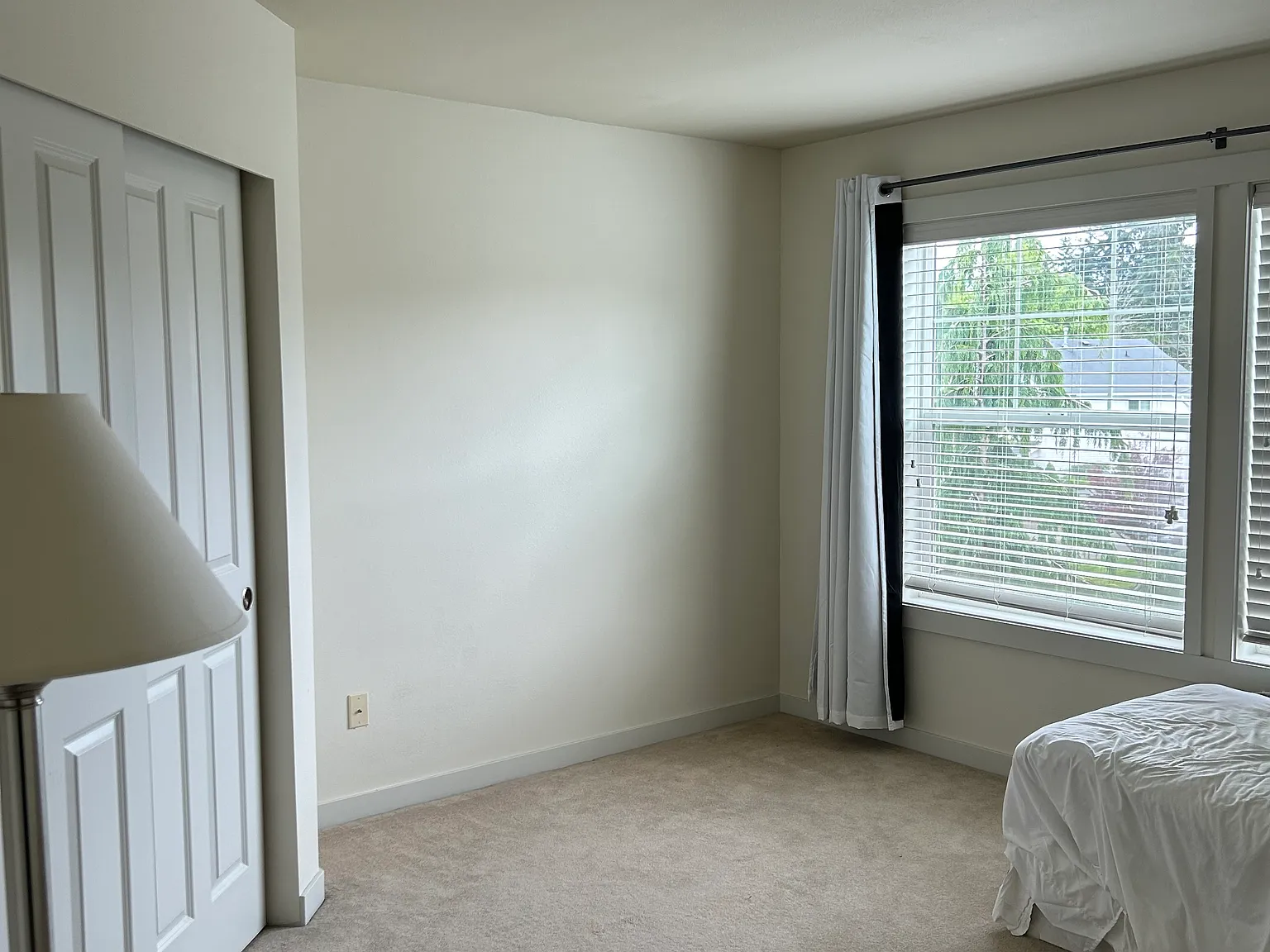 5 bed, 4030 sqft, $1,200 — Photo 3