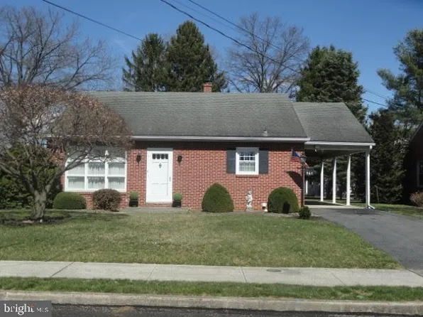 561 Weaver Ave, Chambersburg, PA 17201