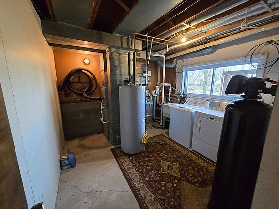 2nd image of 1890 Dorr Rd