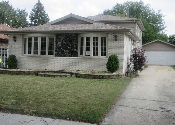 2nd image of 10033 Menard Ave