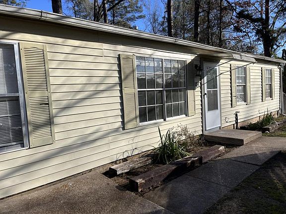 2nd image of 834 Fairlawn Dr