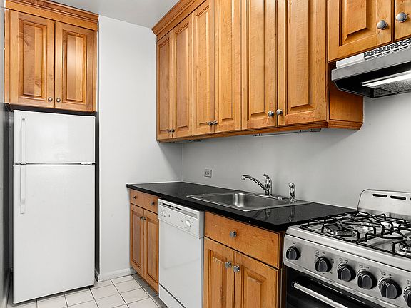 5th image of 222 E 35th St APT 5A
