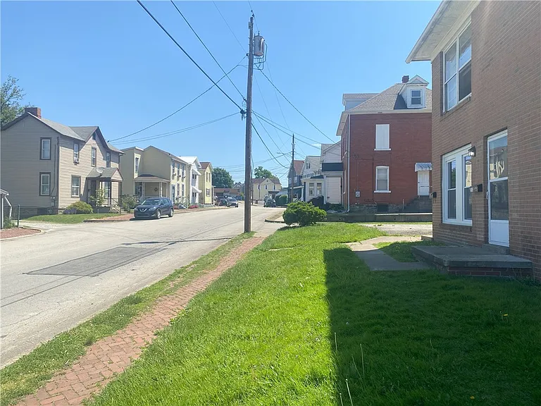 201 Irving Ave — Photo 15