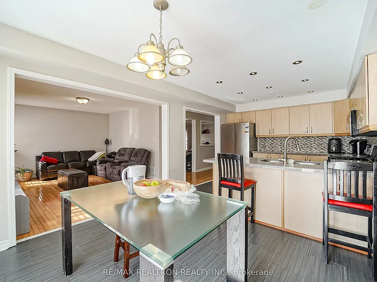 59 Scottsdale Dr — Photo 7
