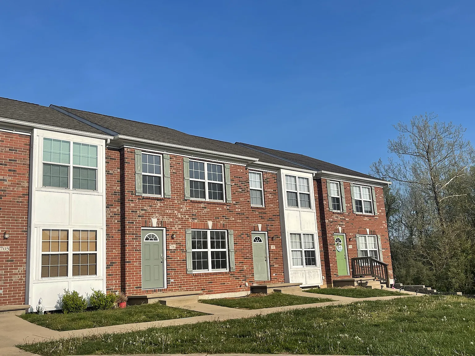 2 bed, 1.5 bath, 1332 sqft, $1,200 — Photo 1