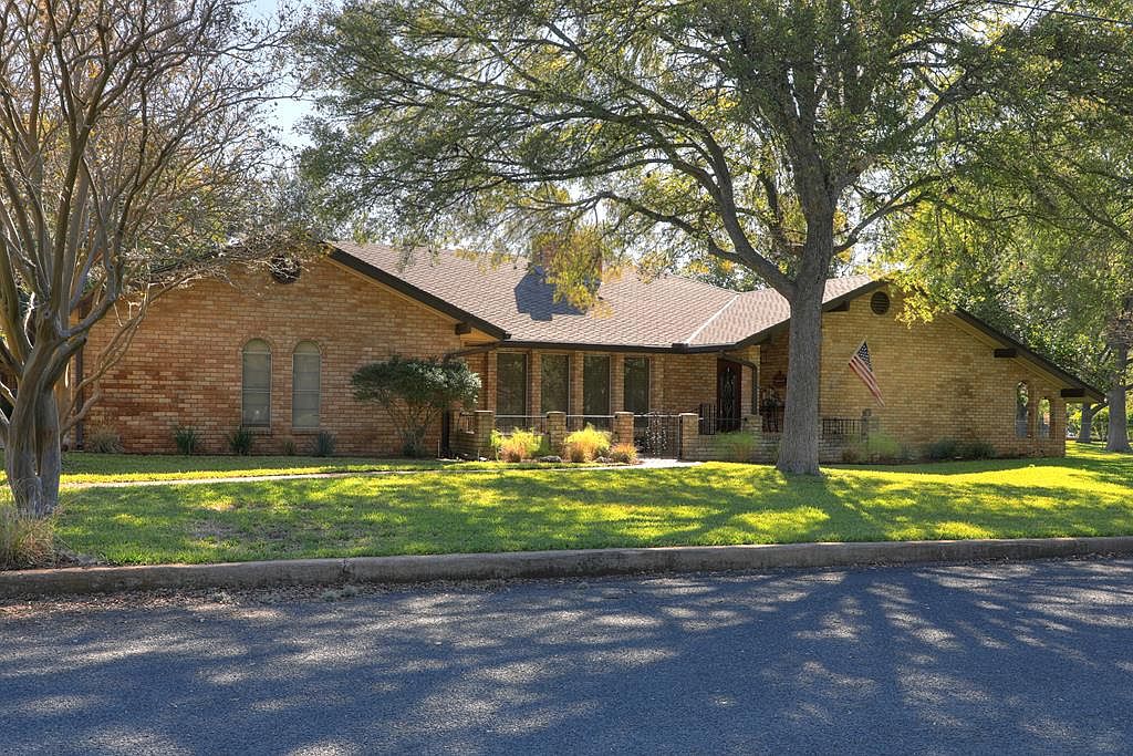 2015 Briarwood Cir Fredericksburg Tx 78624 Mls 81164 Zillow