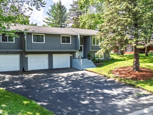 6910 Park View Ln, Eden Prairie, MN 55346