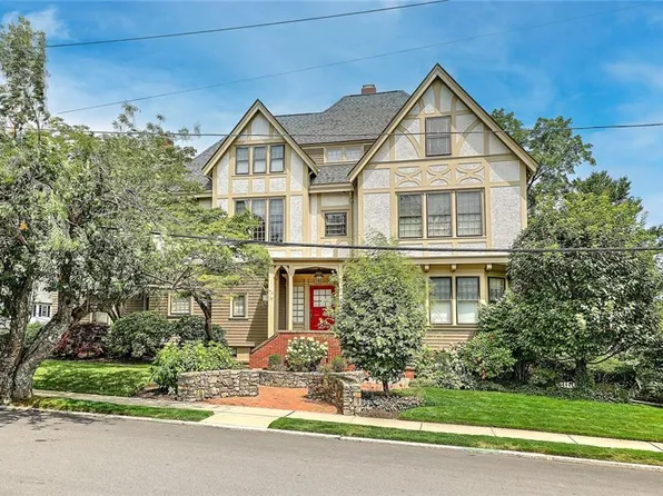 215 Arlington Ave, Providence, RI 02906