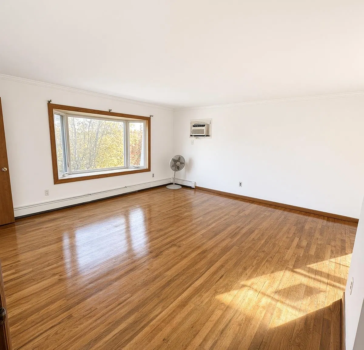 3 bed, 1.5 bath, $3,700 — Photo 3