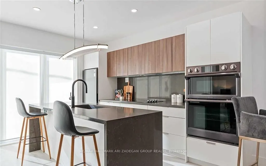 3 bed, $3,652 — Photo 1