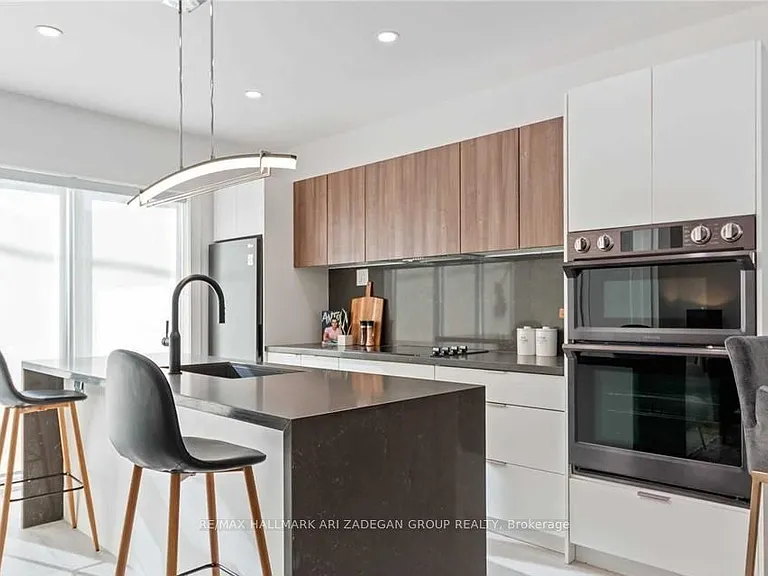 16 Minto St #2 — Photo 1