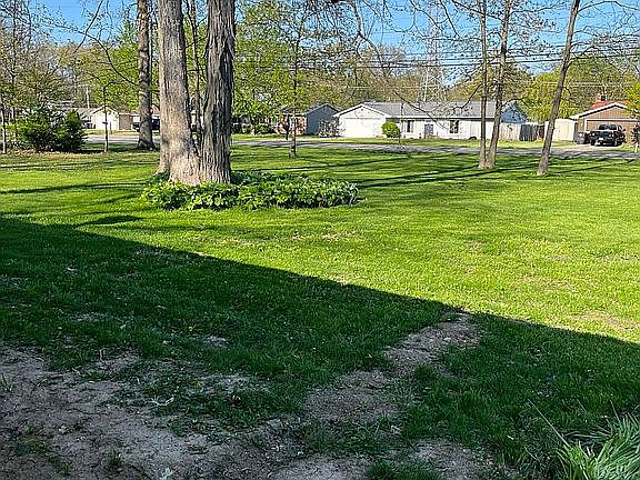 2nd image of 5107 Lahmeyer Rd