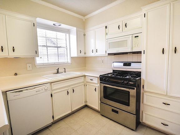 3rd image of 500 Thunderbird Dr APT 100
