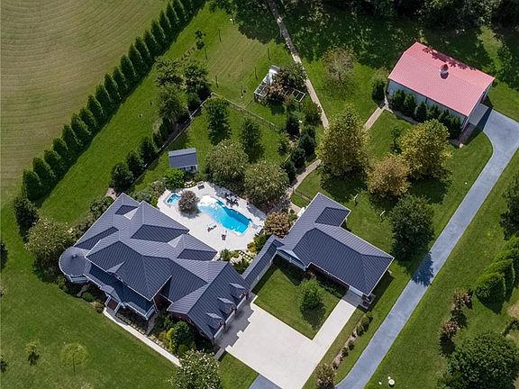 3rd image of 3033 Mansfield Ln