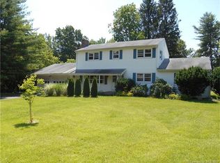 21 Greenwood Dr, Avon, CT 06001