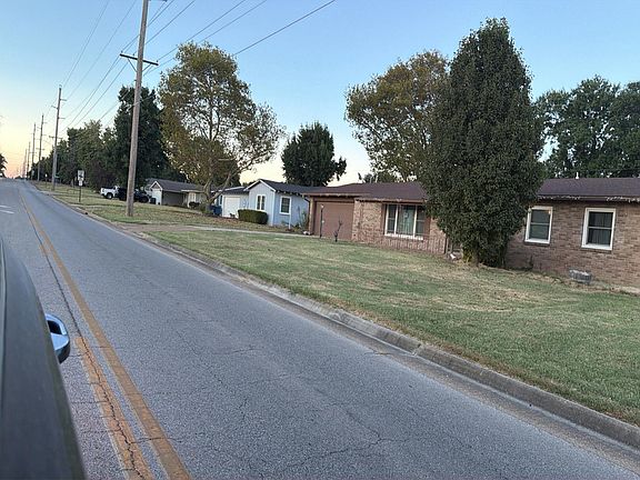 5th image of 1110 S Plummer Ave