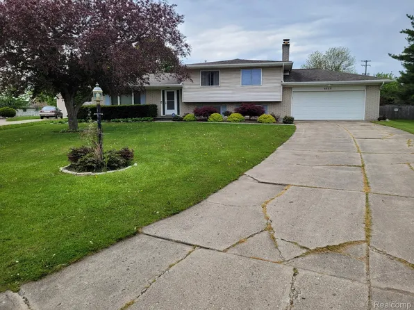 5523 Jerome Ln, Grand Blanc, MI 48439