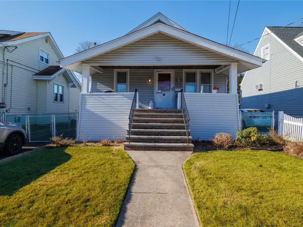 14 Westside Avenue, Freeport, NY 11520