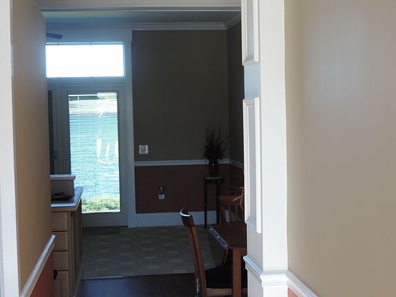 Front door straight thru to lakeview