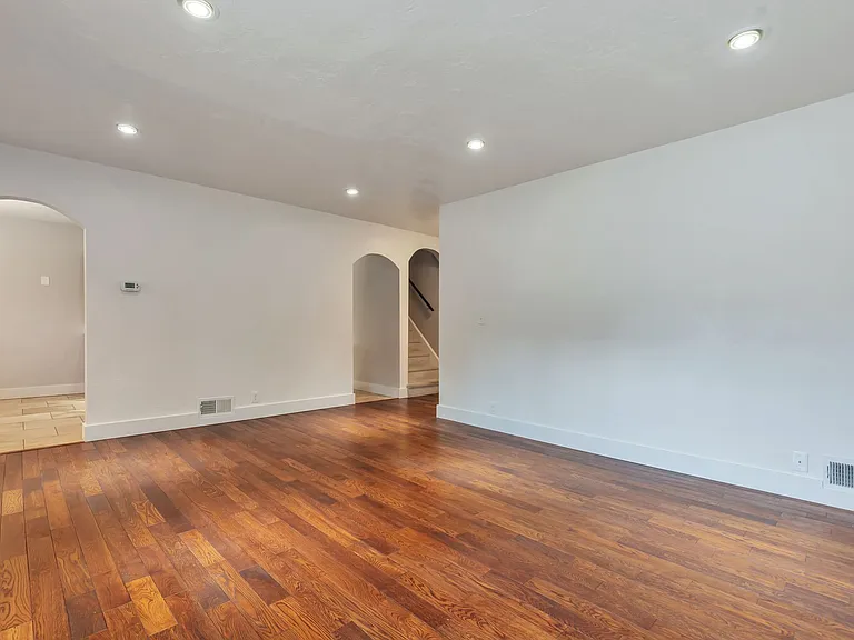 4858 S Viewmont St — Photo 38