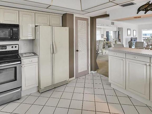 4th image of 907 Marina Drive #401