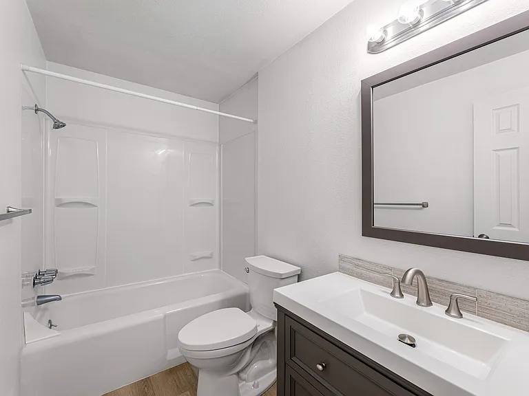 511 Avenue D #B — Photo 9